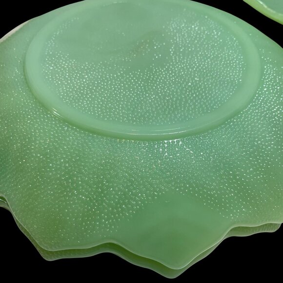 Set Of 3 Vintage Green Glass Leaf-Shaped Plates Decorative Tableware 8-Inch Diam - Picture 6 of 9